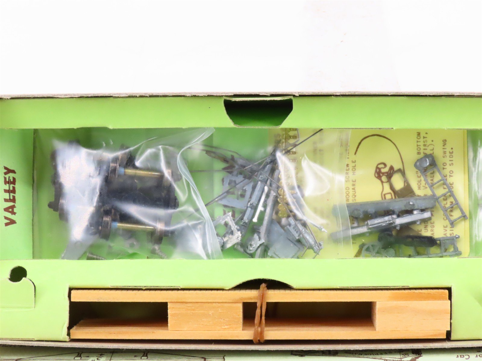 HO Scale Central Valley Kit E-93 LV Lehigh Valley Produce Reefer #6107