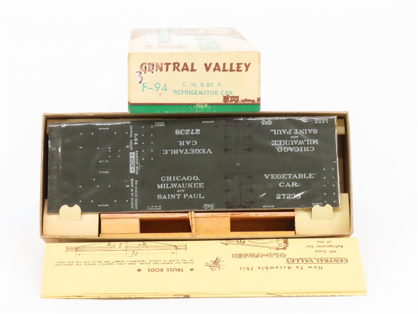 HO Central Valley Kit F-94 CM&STP Chicago Milwaukee & St Paul Reefer #27238