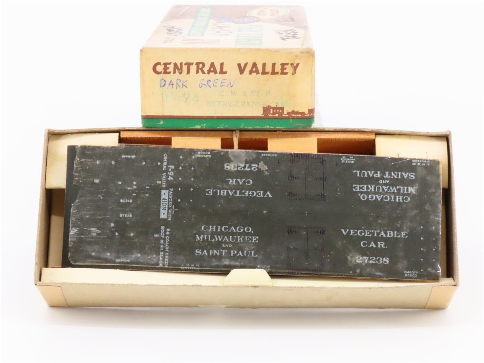 HO Central Valley Kit F-94 CM&STP Chicago Milwaukee & St Paul Reefer #27238