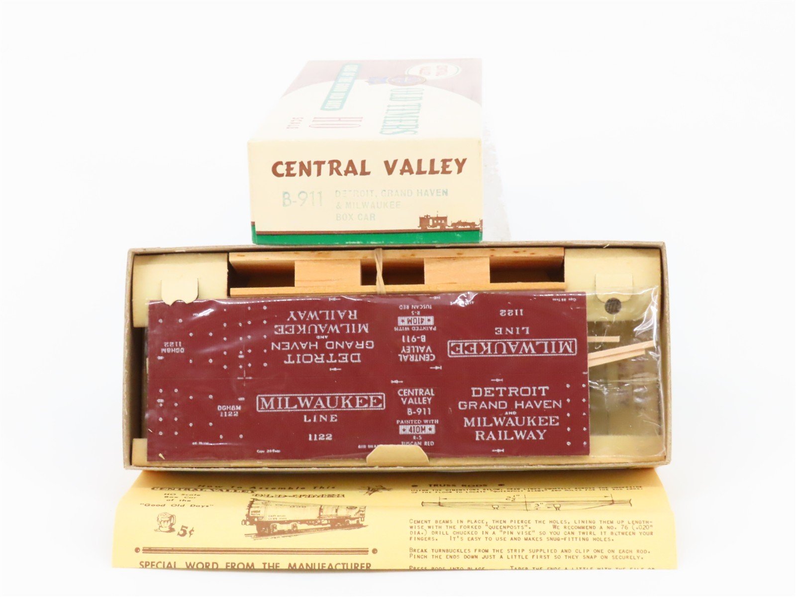 HO Scale Central Valley Kit B-911 DGH&M Milwaukee Line Old Timer Box Car #1122