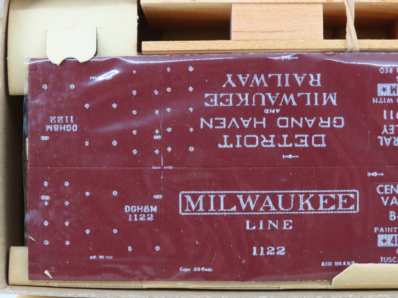 HO Scale Central Valley Kit B-911 DGH&M Milwaukee Line Old Timer Box Car #1122