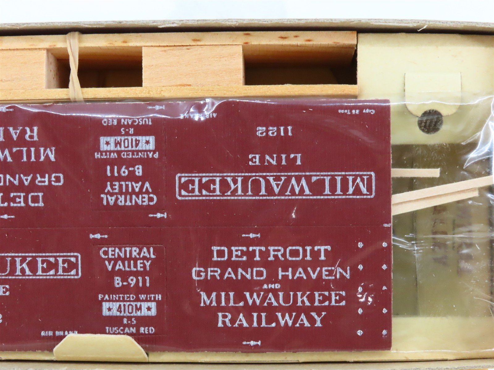 HO Scale Central Valley Kit B-911 DGH&M Milwaukee Line Old Timer Box Car #1122