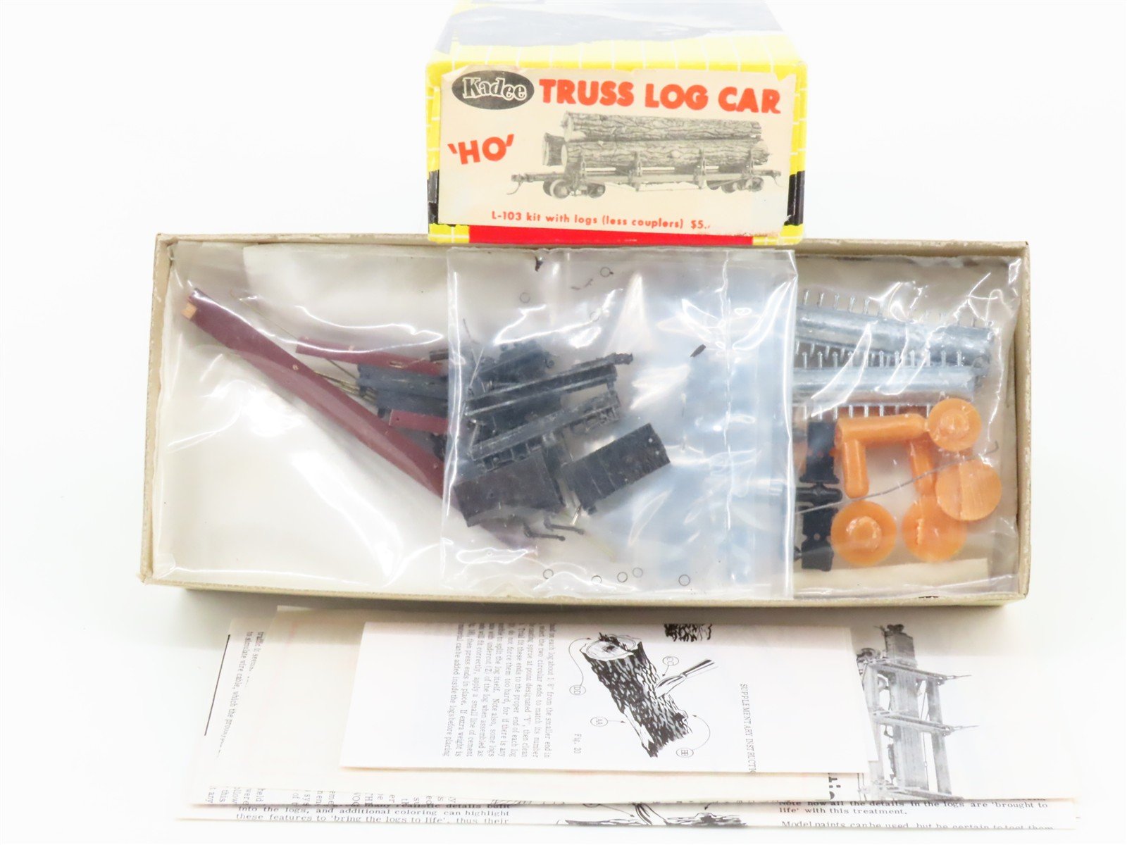HO Scale Kadee Kit L-103 Wood Unlettered Truss Log Car w/ Logs