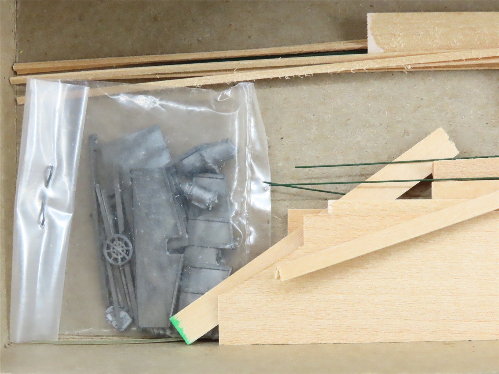 HO Scale Bev-Bel Kit 129 CB&Q Burlington Route 2-Bay Open Top Hopper #593019
