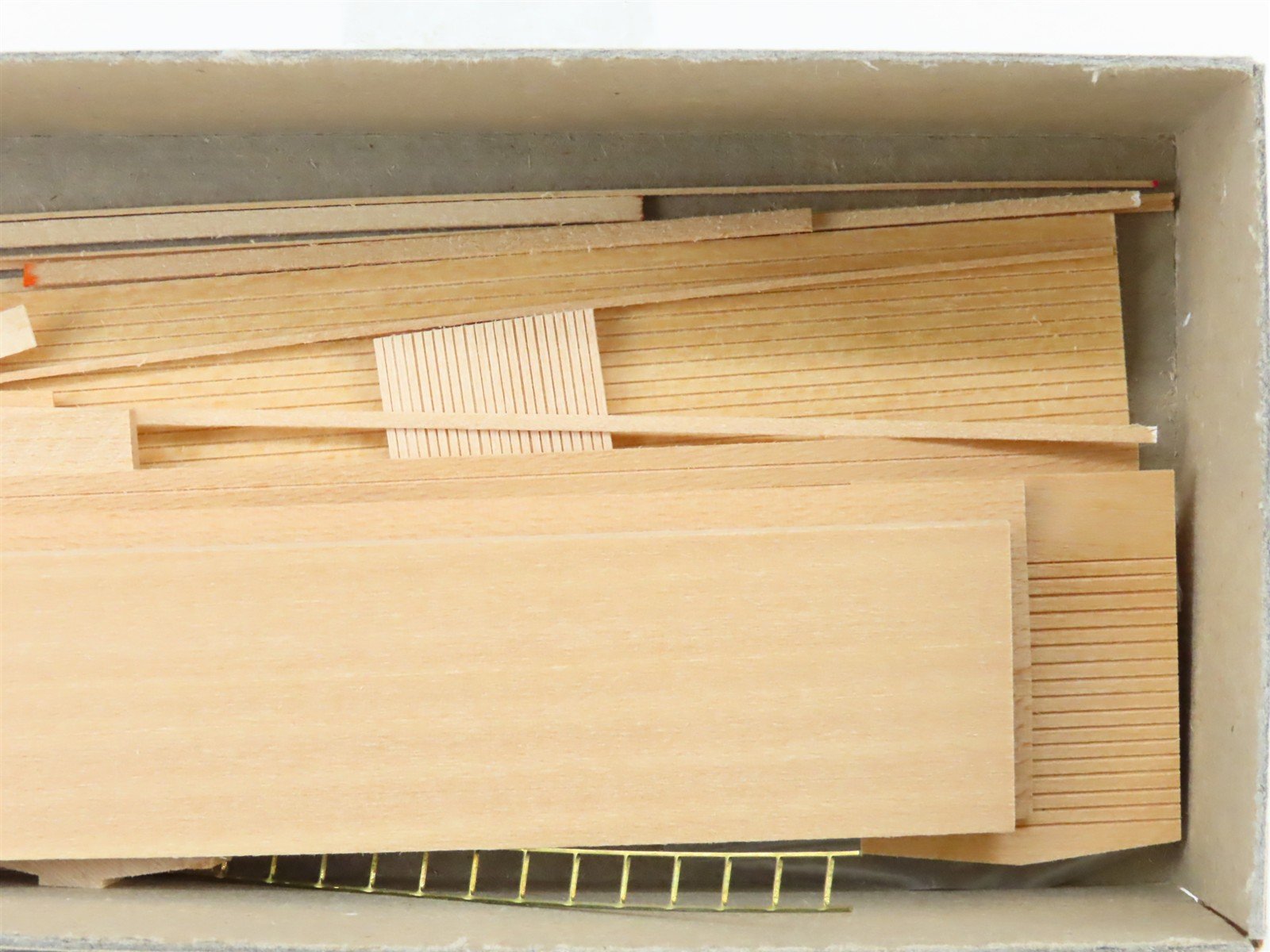 HO Scale Bev-Bel Kit RDG Reading Lines 50' Outside Braced Auto Box Car #16432