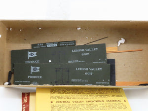 HO Central Valley Kit F-93 LV Lehigh Valley Reefer #6017 Partially Assembled
