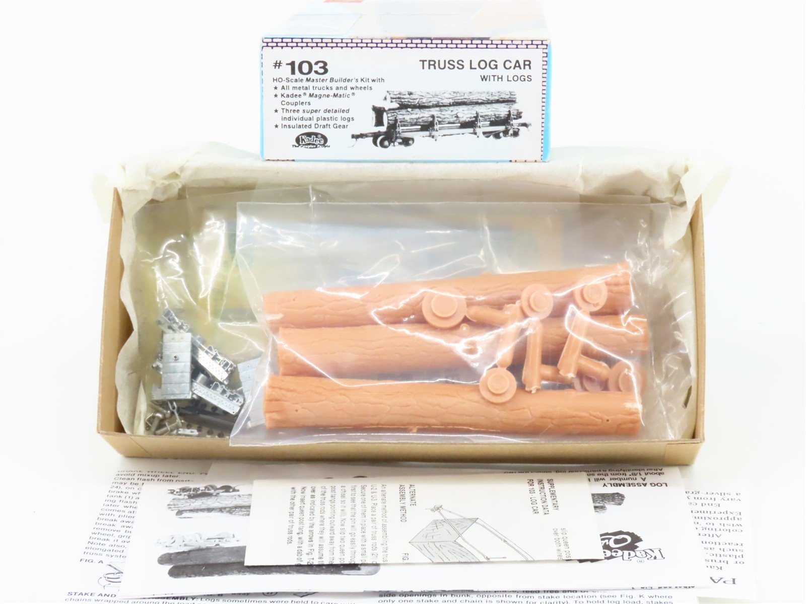 HO Scale Kadee Kit #103 Unlettered Truss Log Car w/ Logs