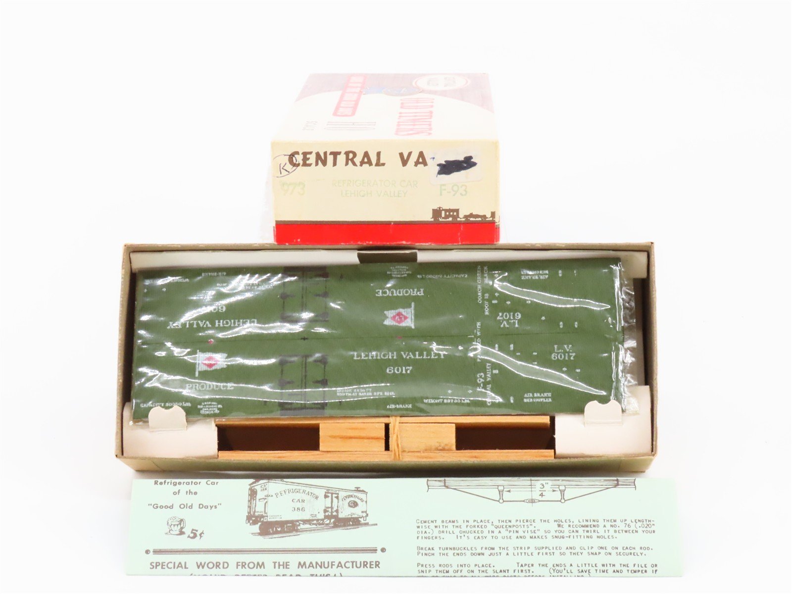 HO Scale Central Valley Kit F-93 LV Lehigh Valley Railroad Reefer #6017