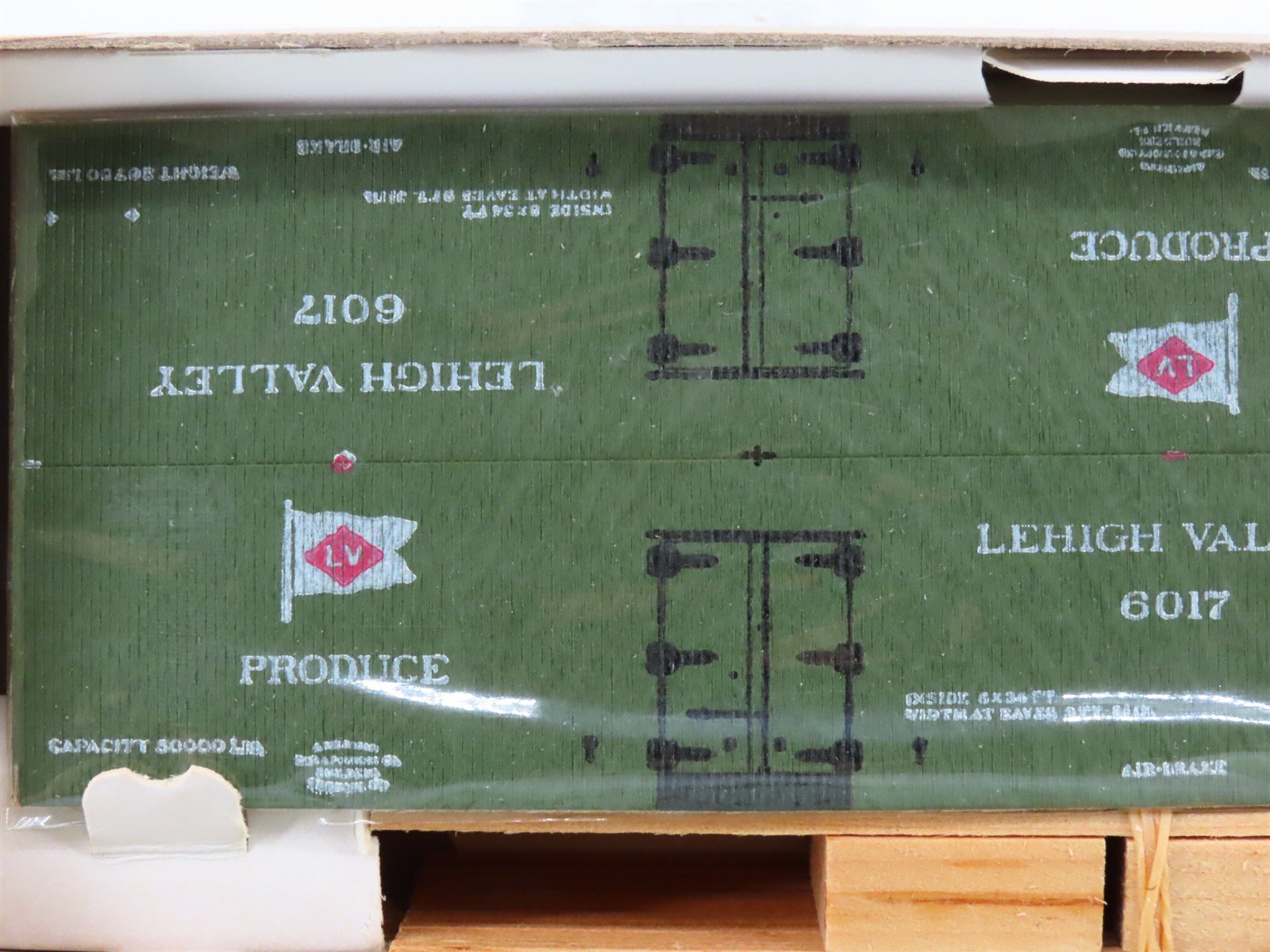 HO Scale Central Valley Kit F-93 LV Lehigh Valley Railroad Reefer #6017