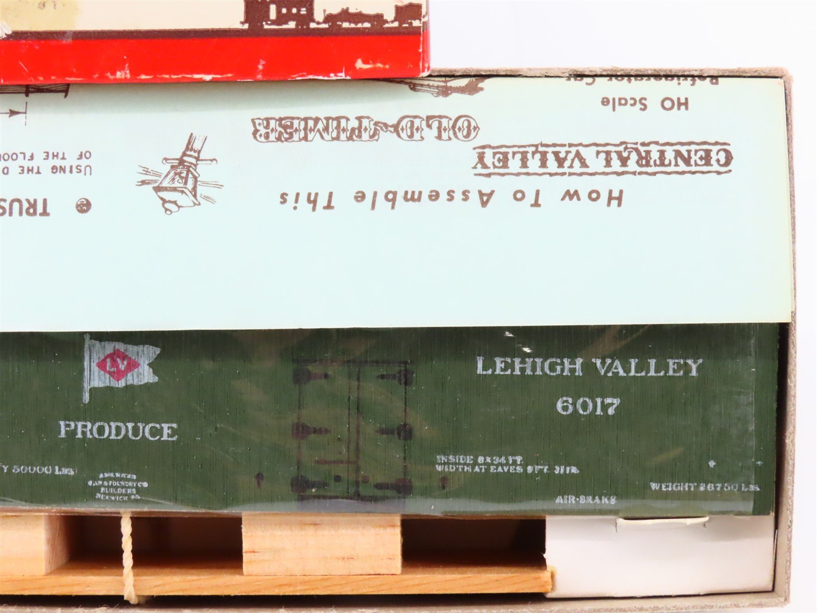 HO Scale Central Valley Kit F-93 LV Lehigh Valley Railroad Reefer #6107