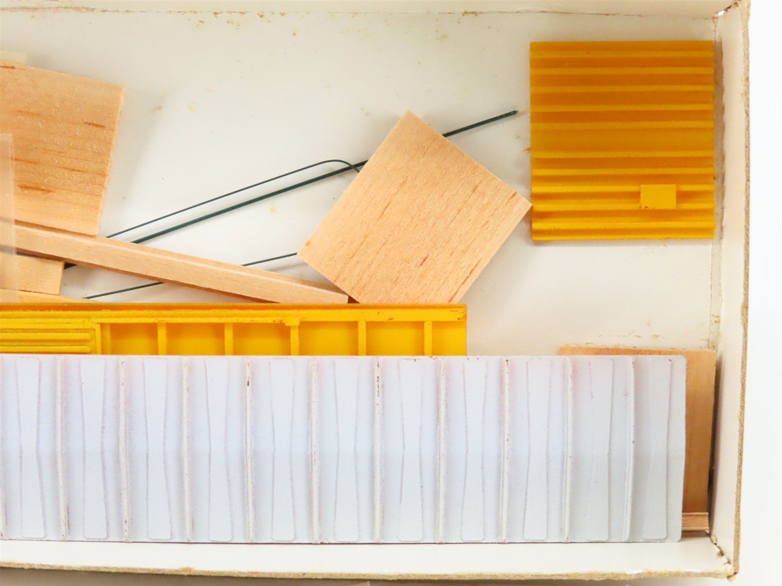 HO Scale Roller Bearing Models RBM Kit 627-401 RBOX Railbox Box Car #14921