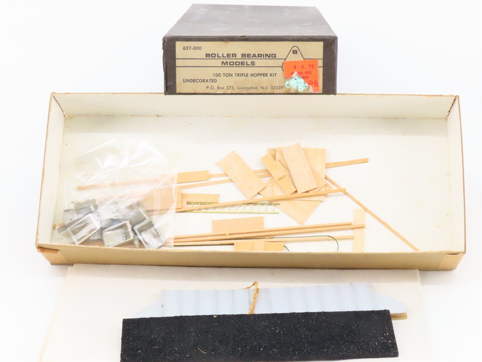HO Scale Roller Bearing Models RBM Kit 627-300 Undecorated 3-Bay Open Hopper