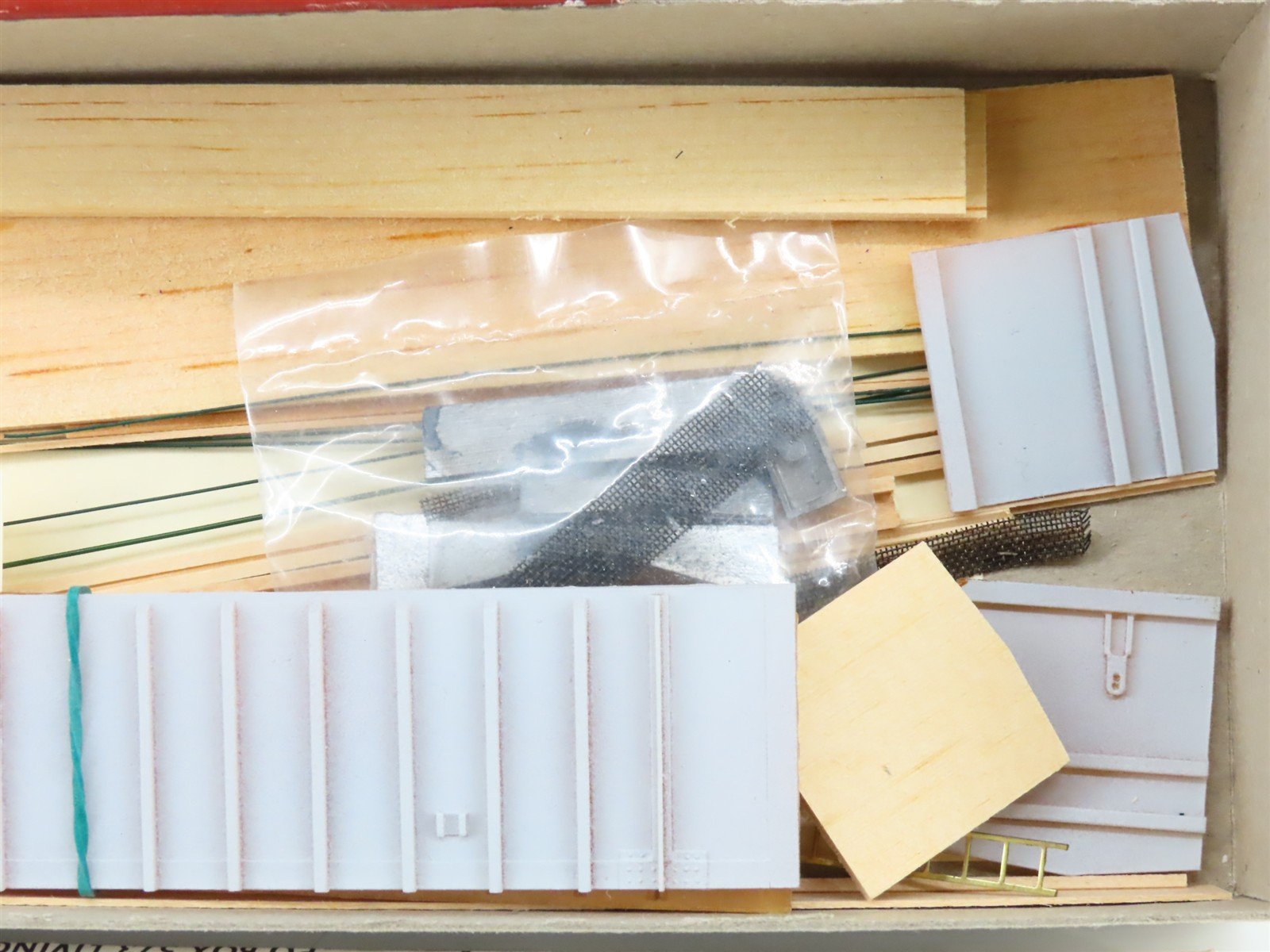 HO Scale Roller Bearing Models RBM Kit 627-213 MILW Milwaukee Road Hopper 109937