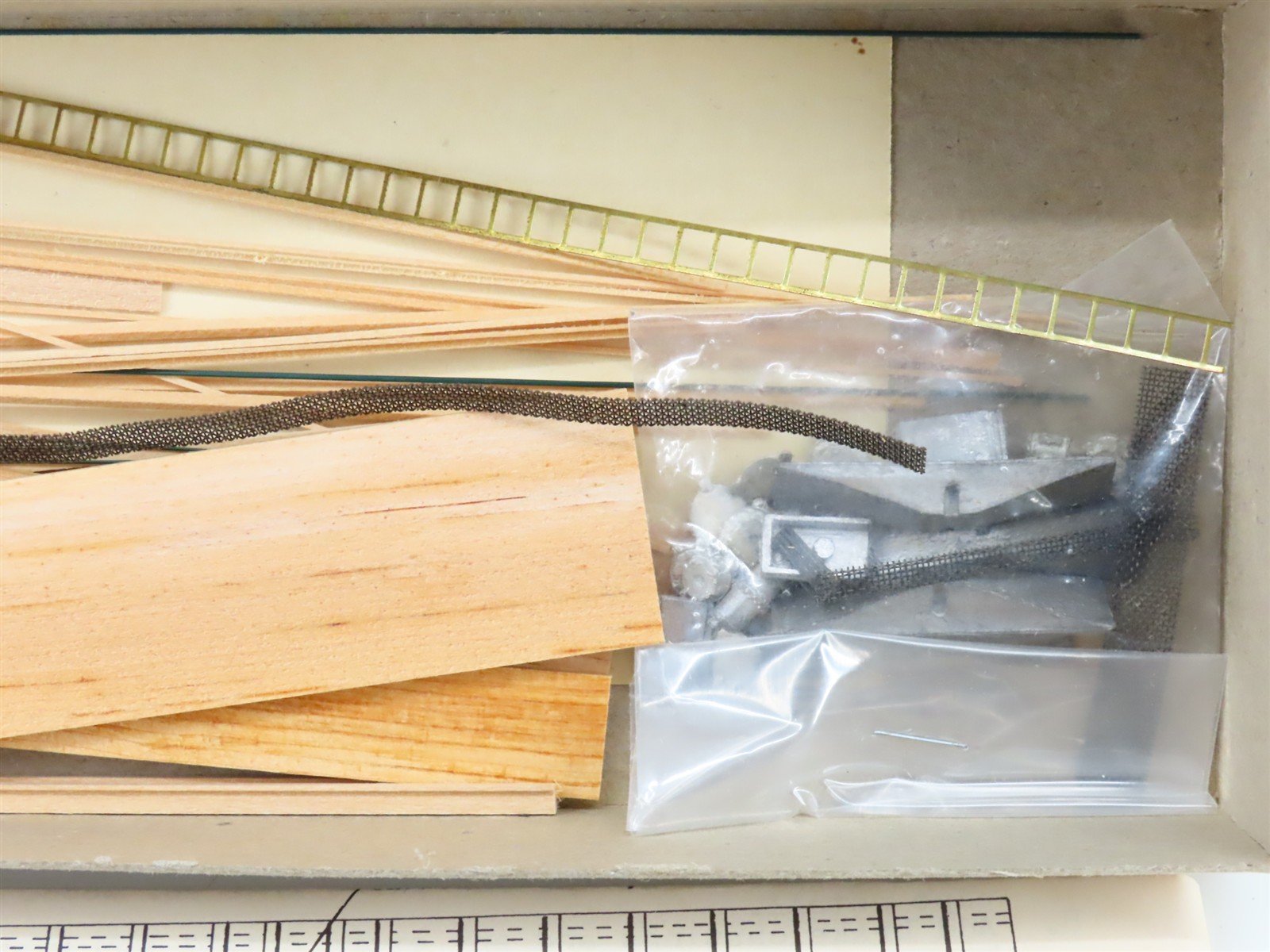 HO Scale Roller Bearing Models RBM Kit 627-211 Undecorated 50' Airslide Hopper