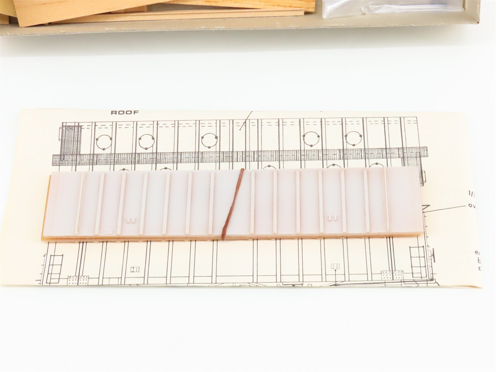 HO Scale Roller Bearing Models RBM Kit 627-211 Undecorated 50' Airslide Hopper