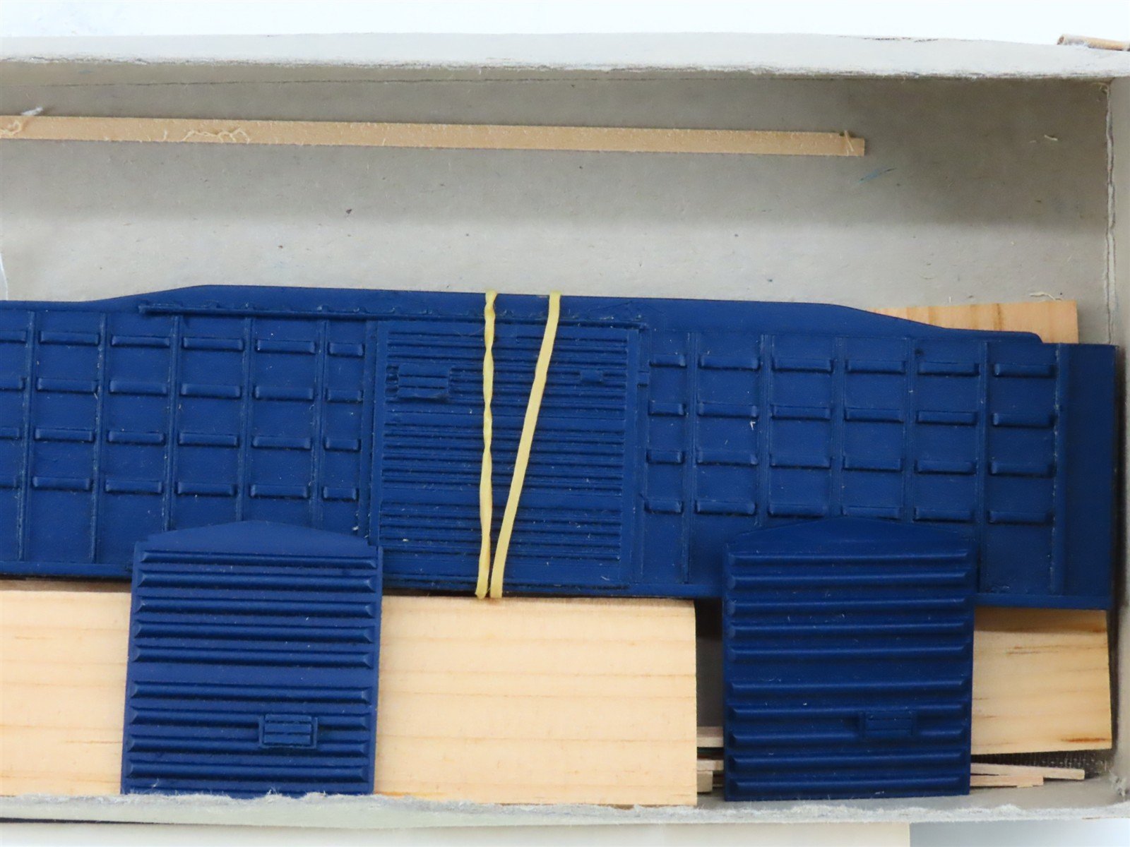 HO Scale Roller Bearing Models RBM Kit B&O Chessie System 50' Box Car #412765