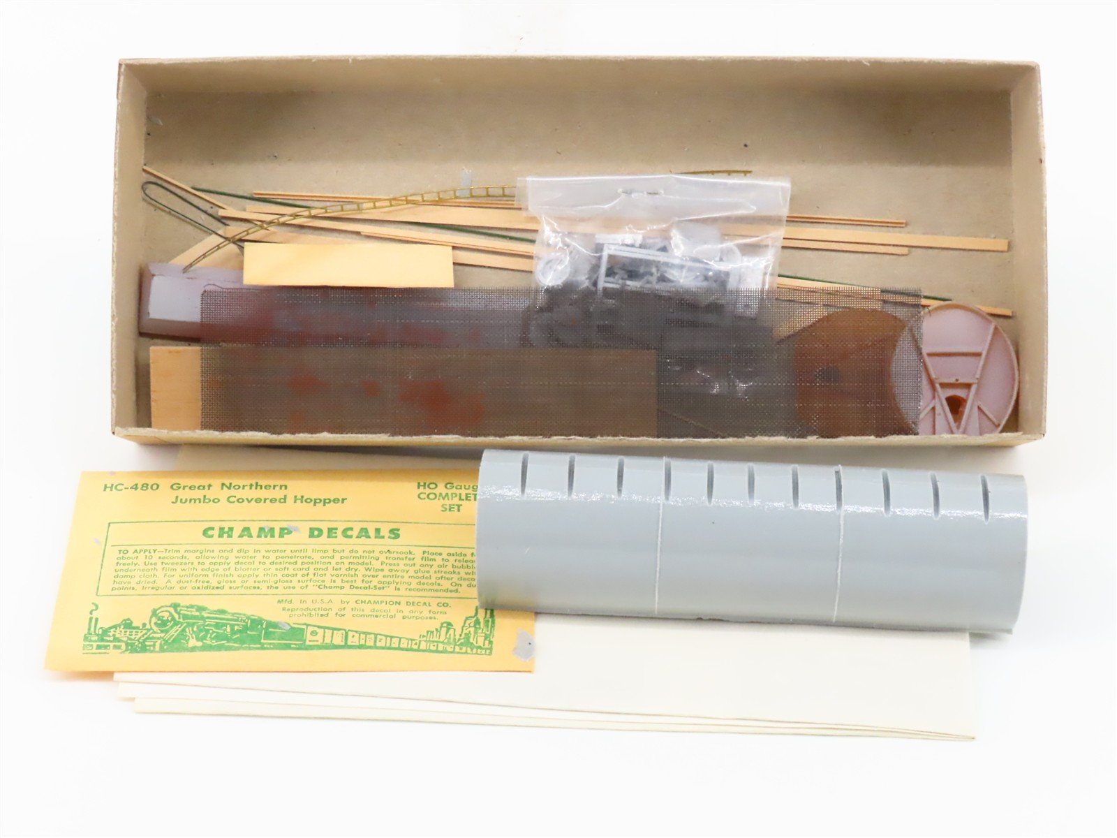 HO Scale Roller Bearing Models Kit 627-702 GN Great Northern Hopper #171029