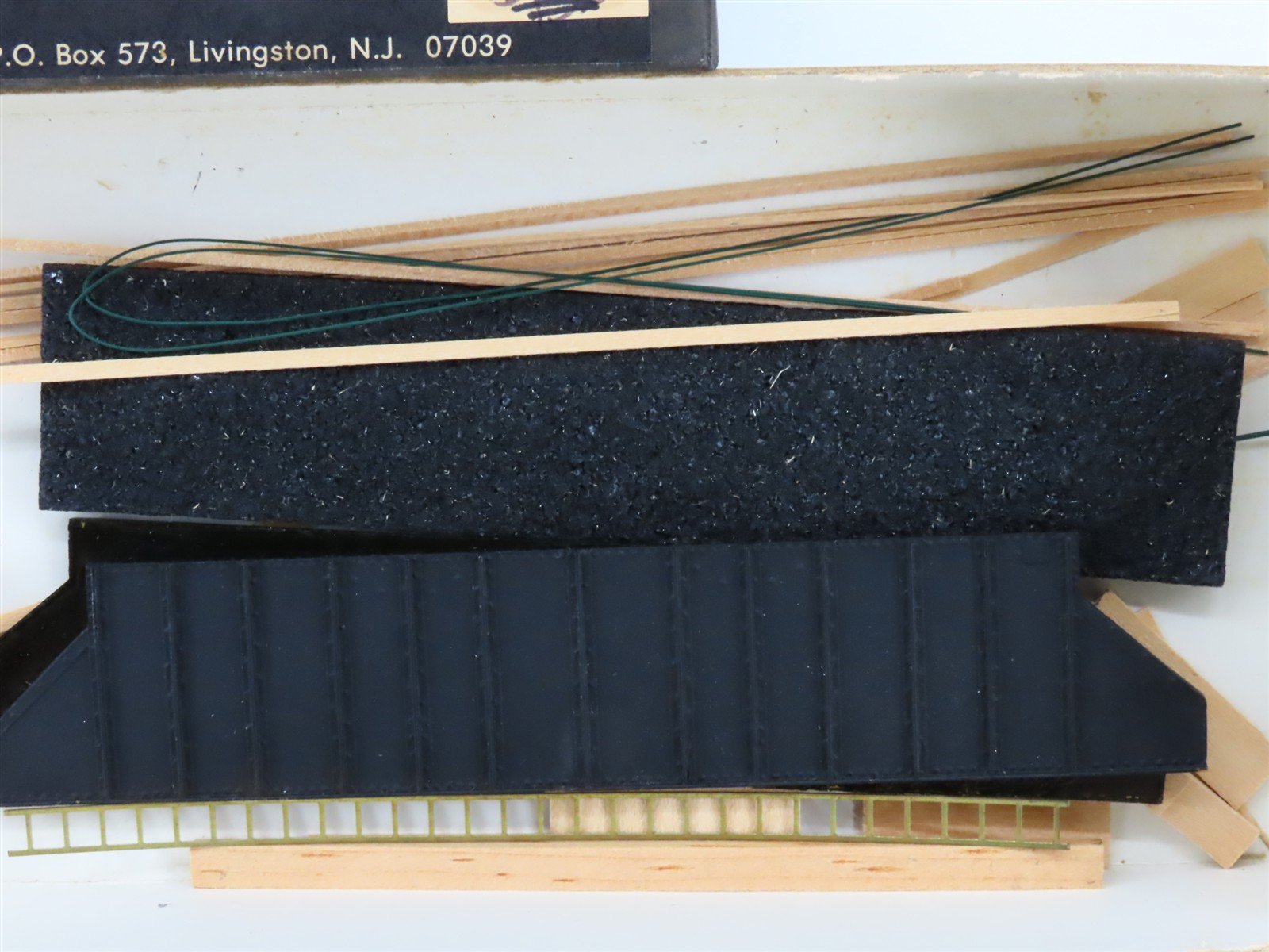 HO Scale Roller Bearing Models Kit 627-301 N&W Norfolk & Western Hopper #131408
