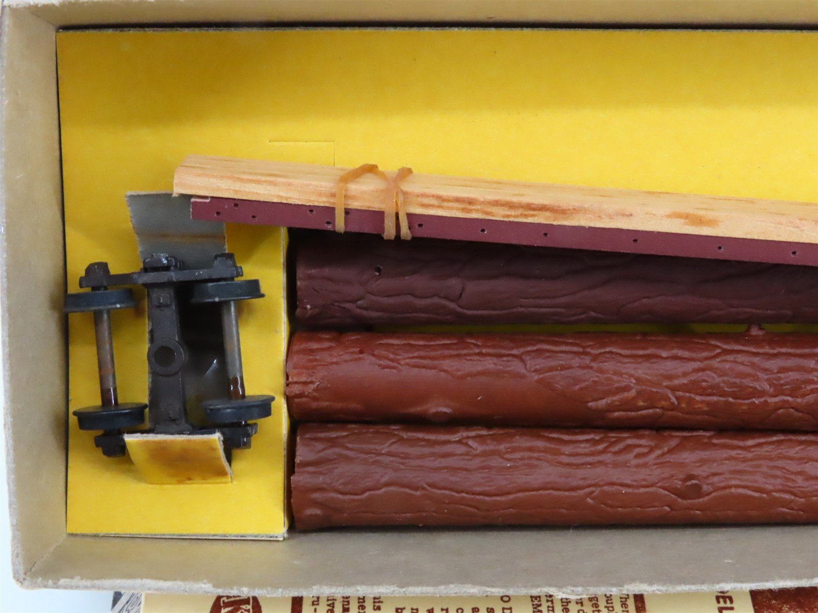 HO Scale Kadee Kit L-102-B Unlettered 42' Skeleton Log Car