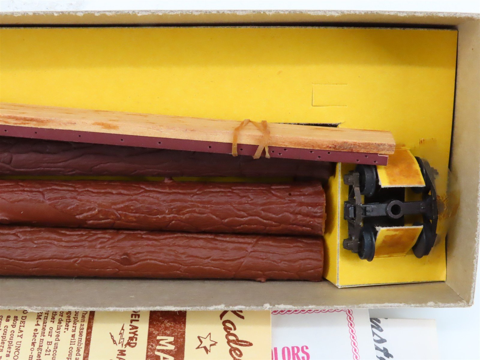 HO Scale Kadee Kit L-102-B Unlettered 42' Skeleton Log Car