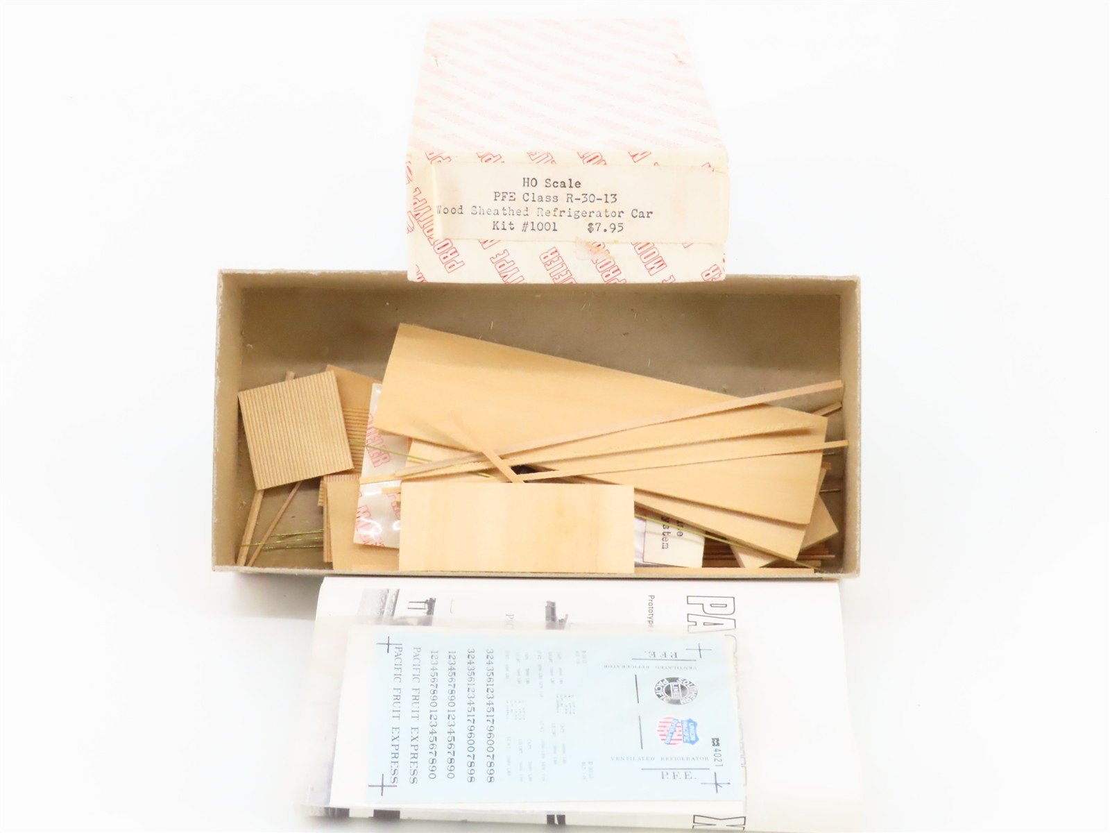HO Scale Prototype Modeler Kit #1001 SP UP PFE Pacific Fruit Express Reefer