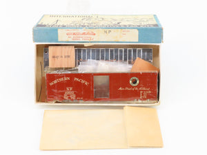 HO Scale International Kit NP Northern Pacific Single Door Box Car #15822
