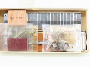 HO Scale International Kit NP Northern Pacific Single Door Box Car #15822