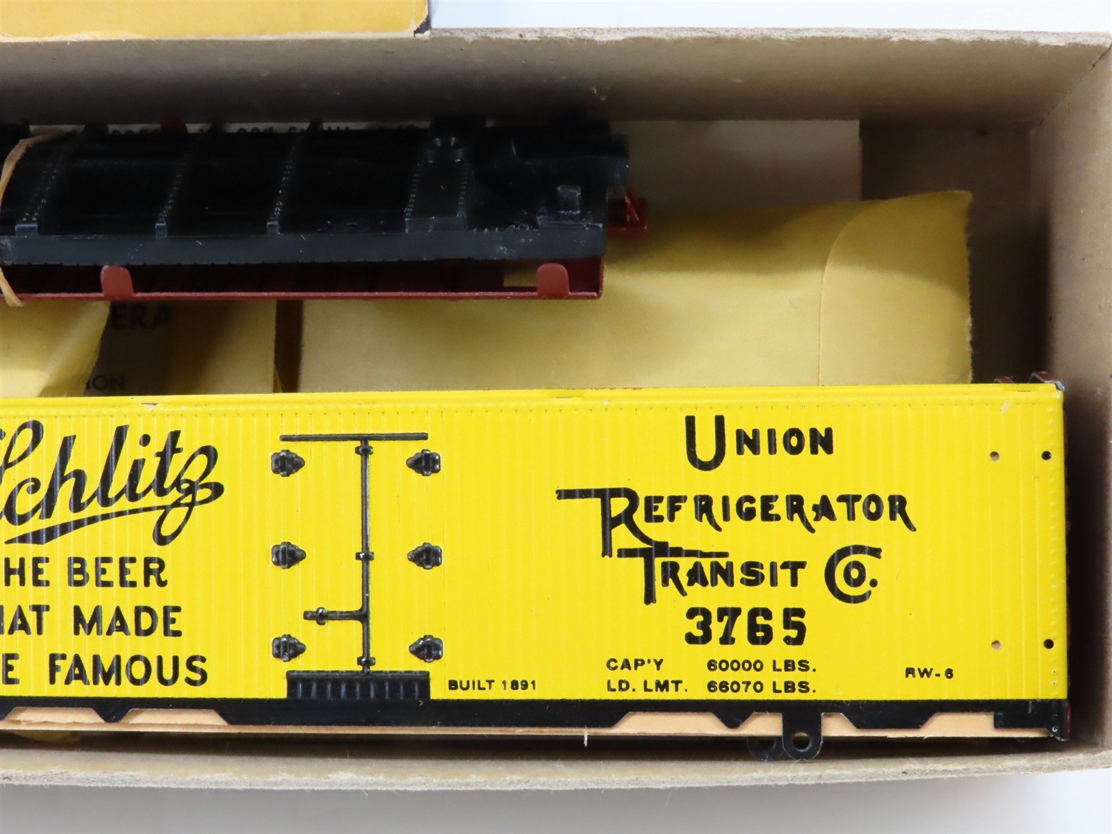 HO Scale Varney Kit RW-6 URTC Schlitz Beer Reefer #3765