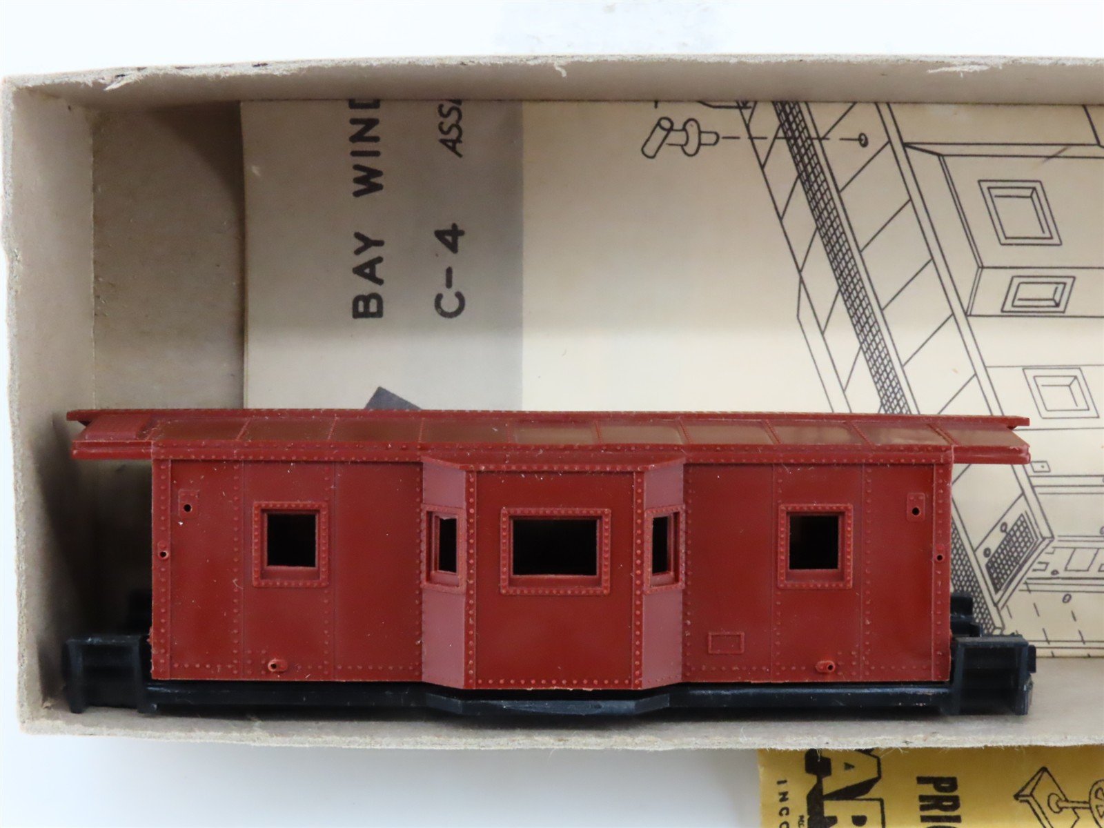 HO Scale Varney Kit C-4 Unlettered Steel Bay Window Caboose