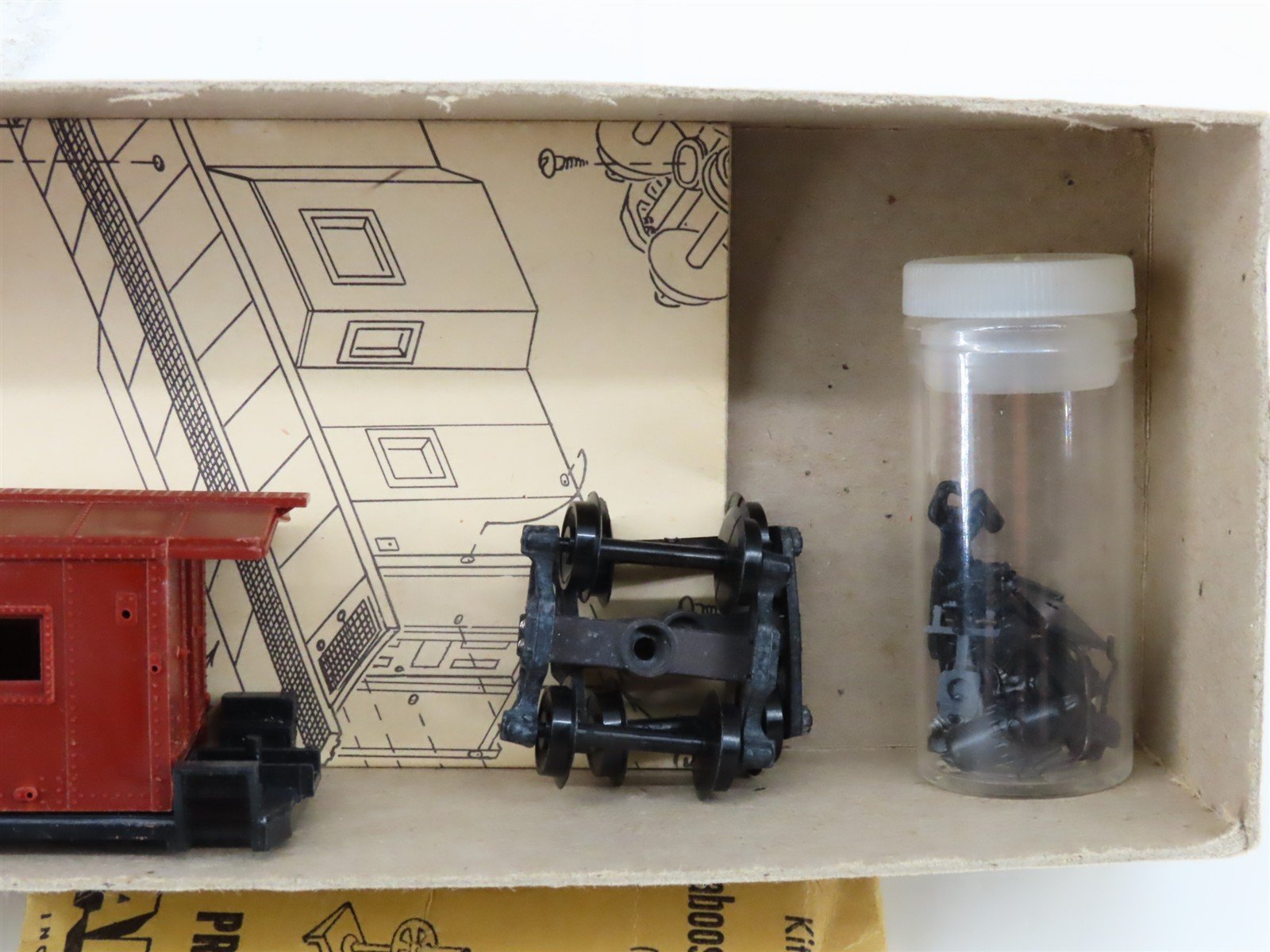 HO Scale Varney Kit C-4 Unlettered Steel Bay Window Caboose