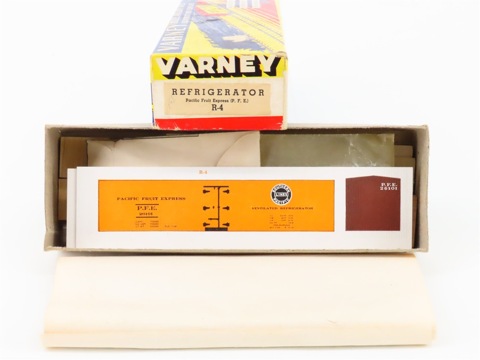 HO Scale Varney Kit R-4 SP UP PFE Pacific Fruit Express Railroad Reefer #26101