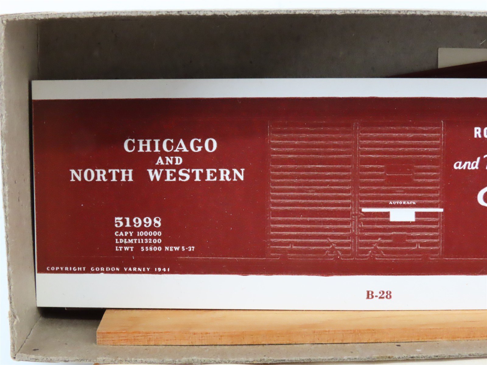 HO Scale Varney Kit B-28 CNW Chicago & North Western Double Door Box Car #51998