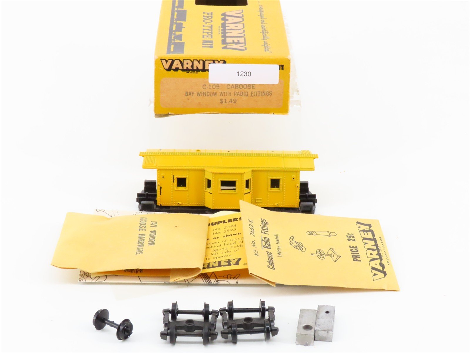 HO Scale Varney Kit C-105 Unlettered Bay Window Caboose