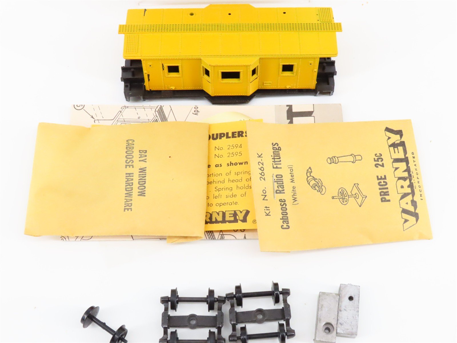 HO Scale Varney Kit C-105 Unlettered Bay Window Caboose