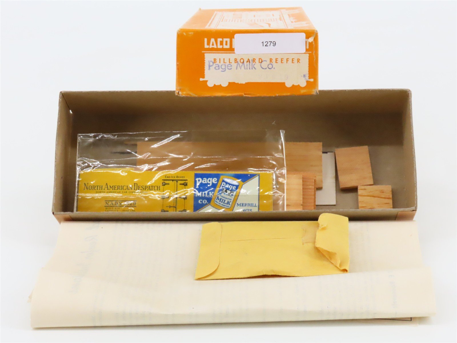 HO Scale Laconia Kit #1829 NADX Page Milk Co Billboard Reefer #1829