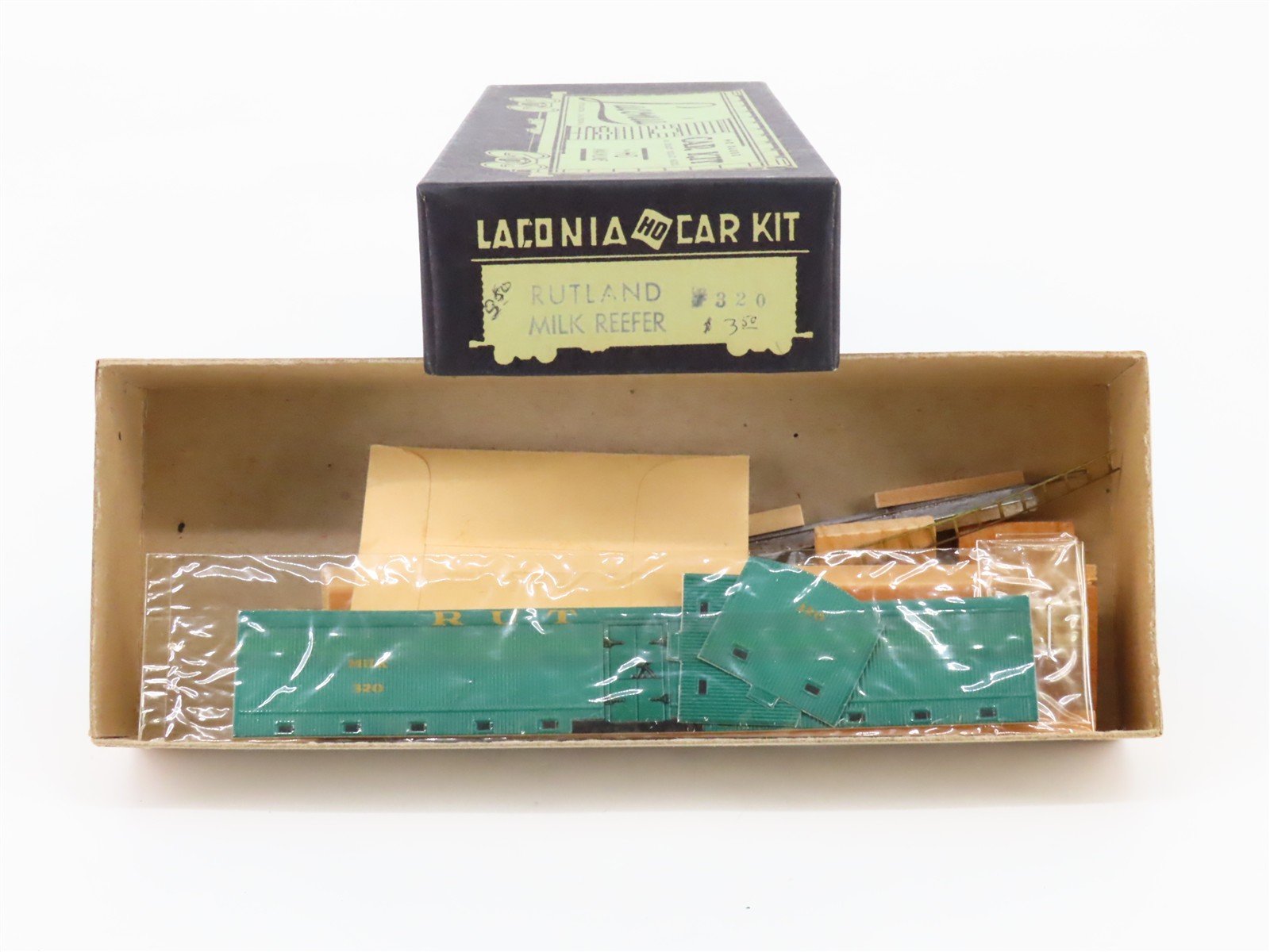 HO Scale Laconia Kit #320 RUT Rutland Railroad Milk Reefer #320