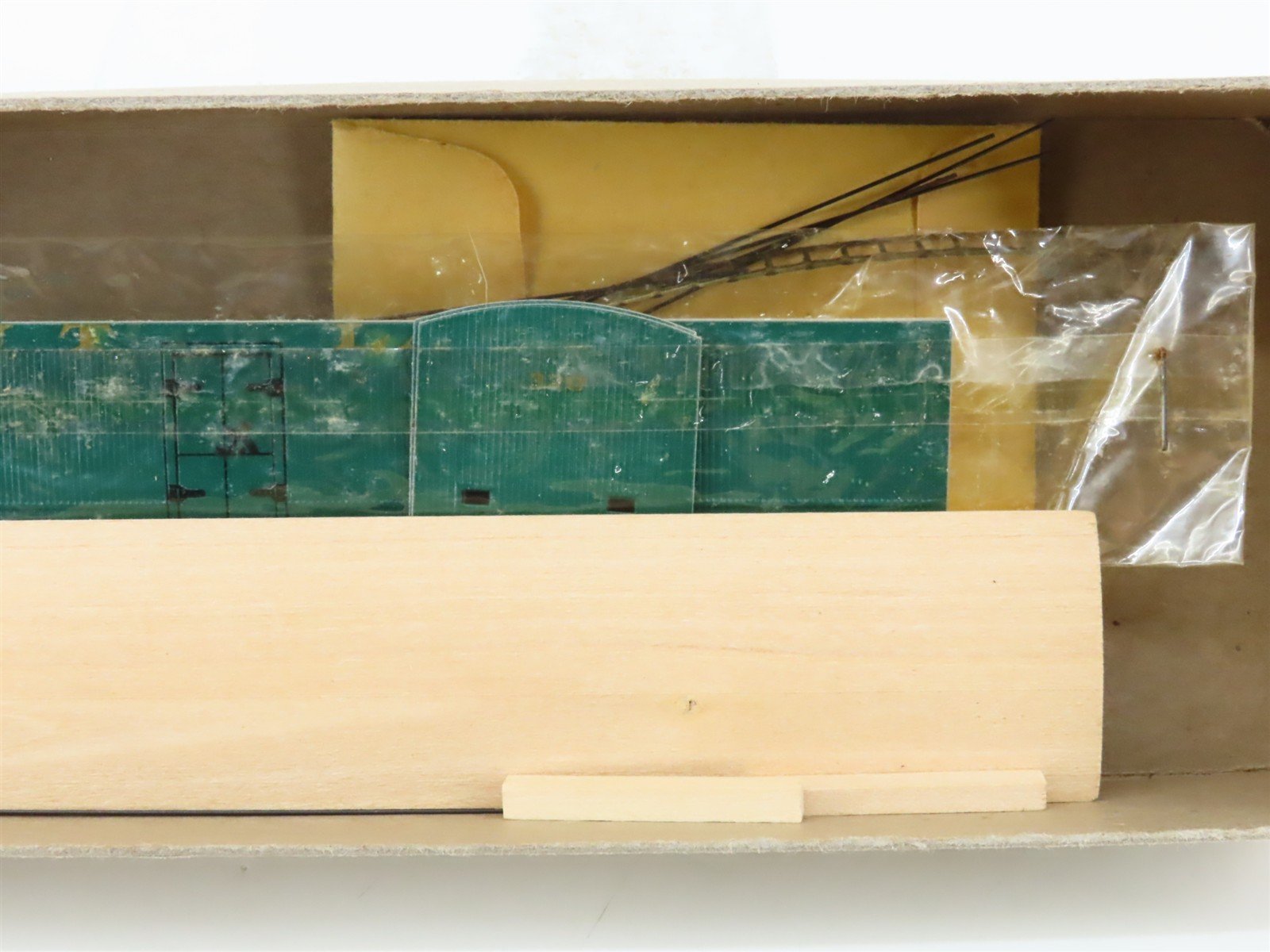 HO Scale Laconia Kit #320 RUT Rutland Railroad Milk Reefer #320