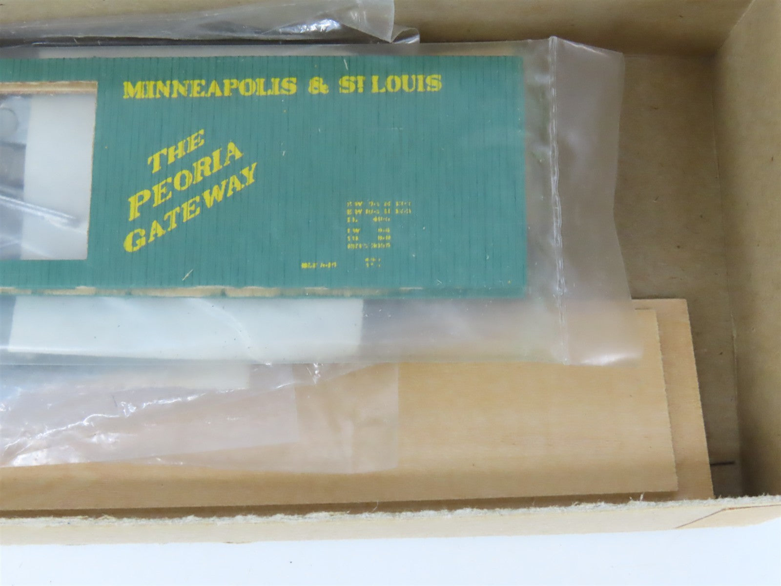 HO Ye Olde Huff-N-Puff Silver Streak Kit 254 M&STL Peoria Gateway Box Car #51368