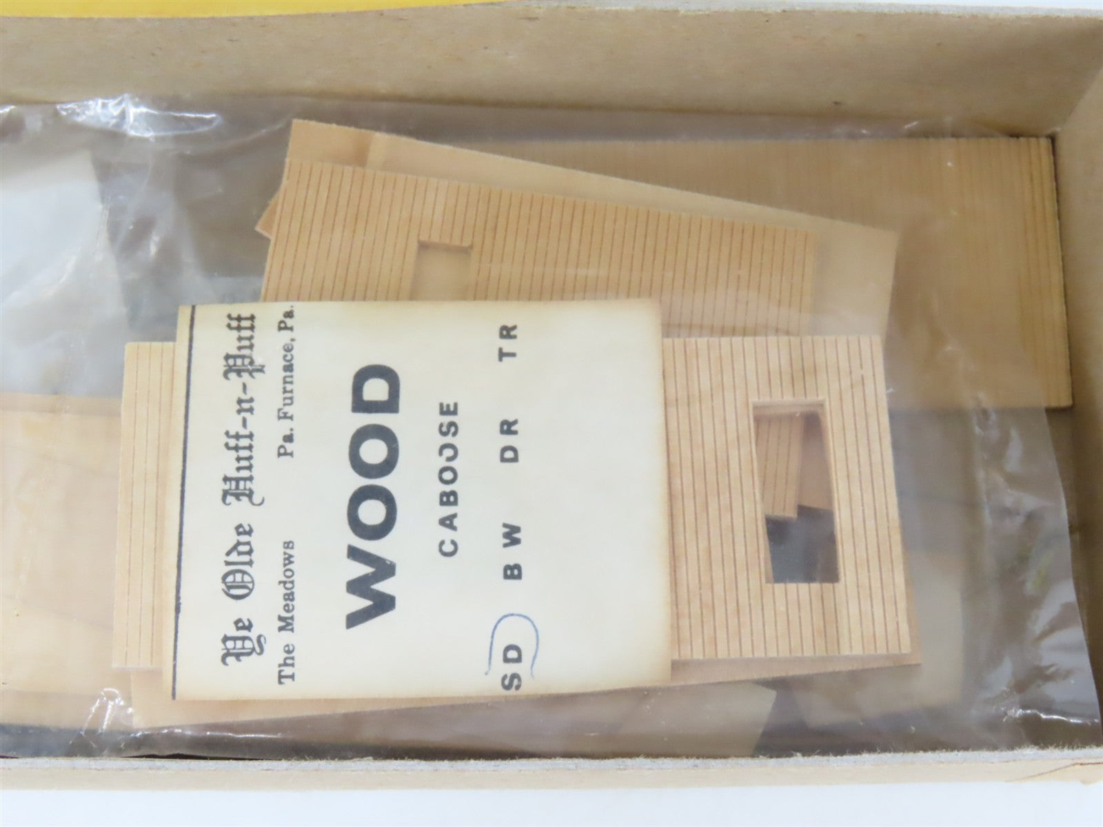 HO Scale Ye Olde Huff-N-Puff Kit 310 Unpainted Side Door Caboose