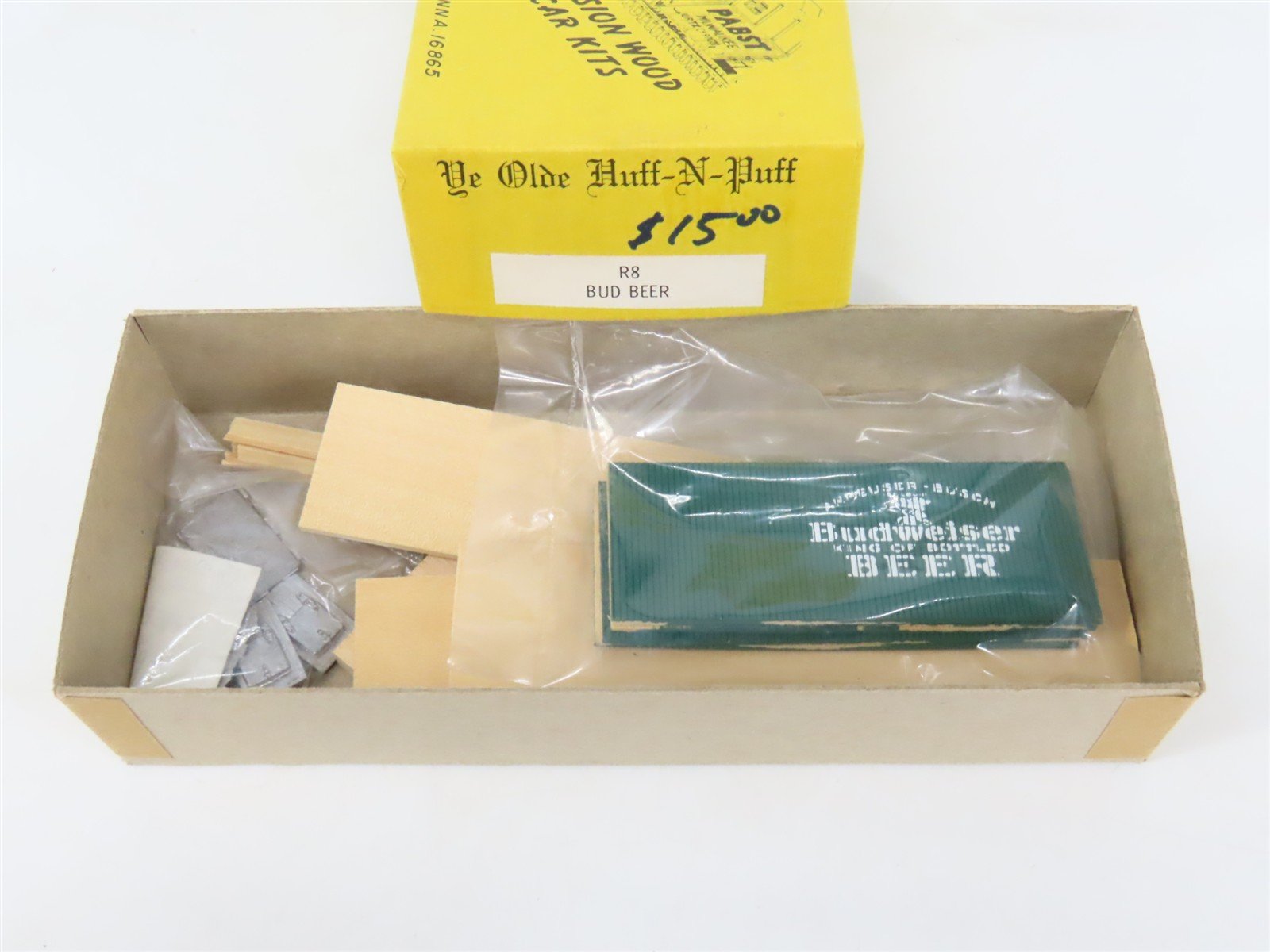 HO Scale Ye Olde Huff-N-Puff Kit R8 SRLX Budweiser Beer Reefer #16489