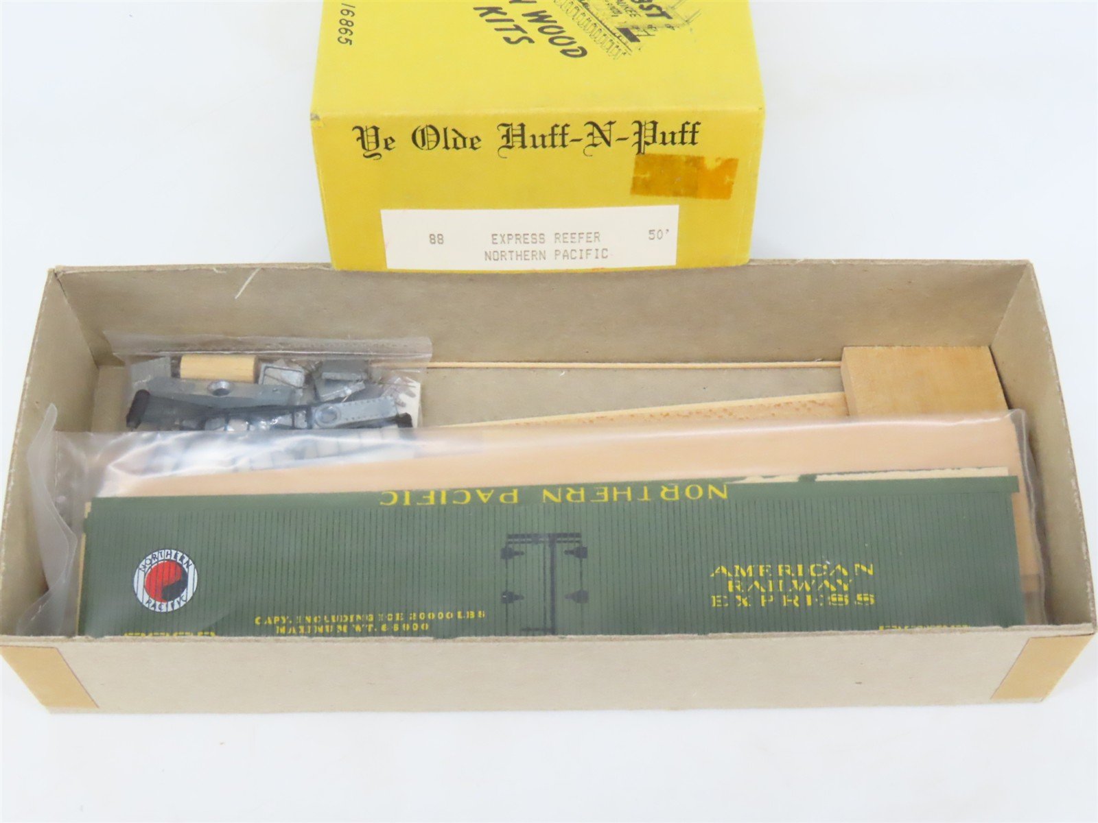 HO Scale Ye Olde Huff-N-Puff Kit 88 NP Northern Pacific Express Reefer #2200