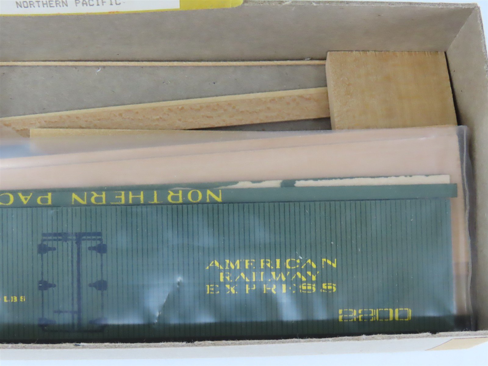 HO Scale Ye Olde Huff-N-Puff Kit 88 NP Northern Pacific Express Reefer #2200