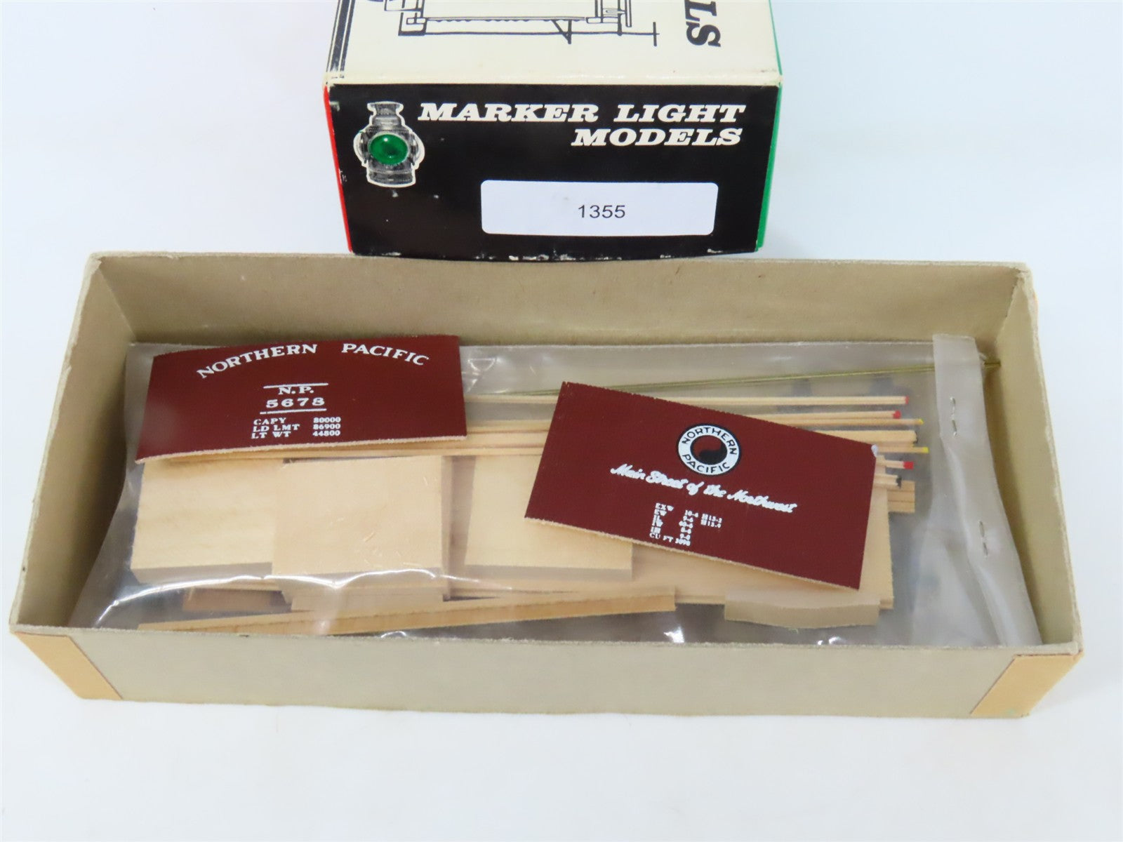 HO Scale Marker Light Models Kit NP Northern Pacific Railroad Box Car #5678