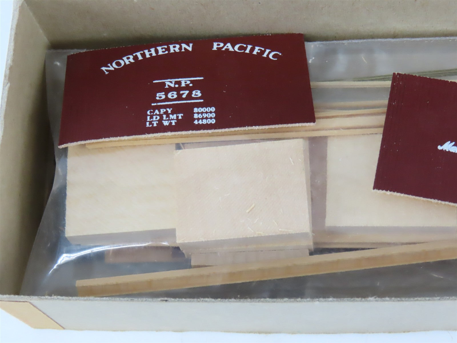 HO Scale Marker Light Models Kit NP Northern Pacific Railroad Box Car #5675