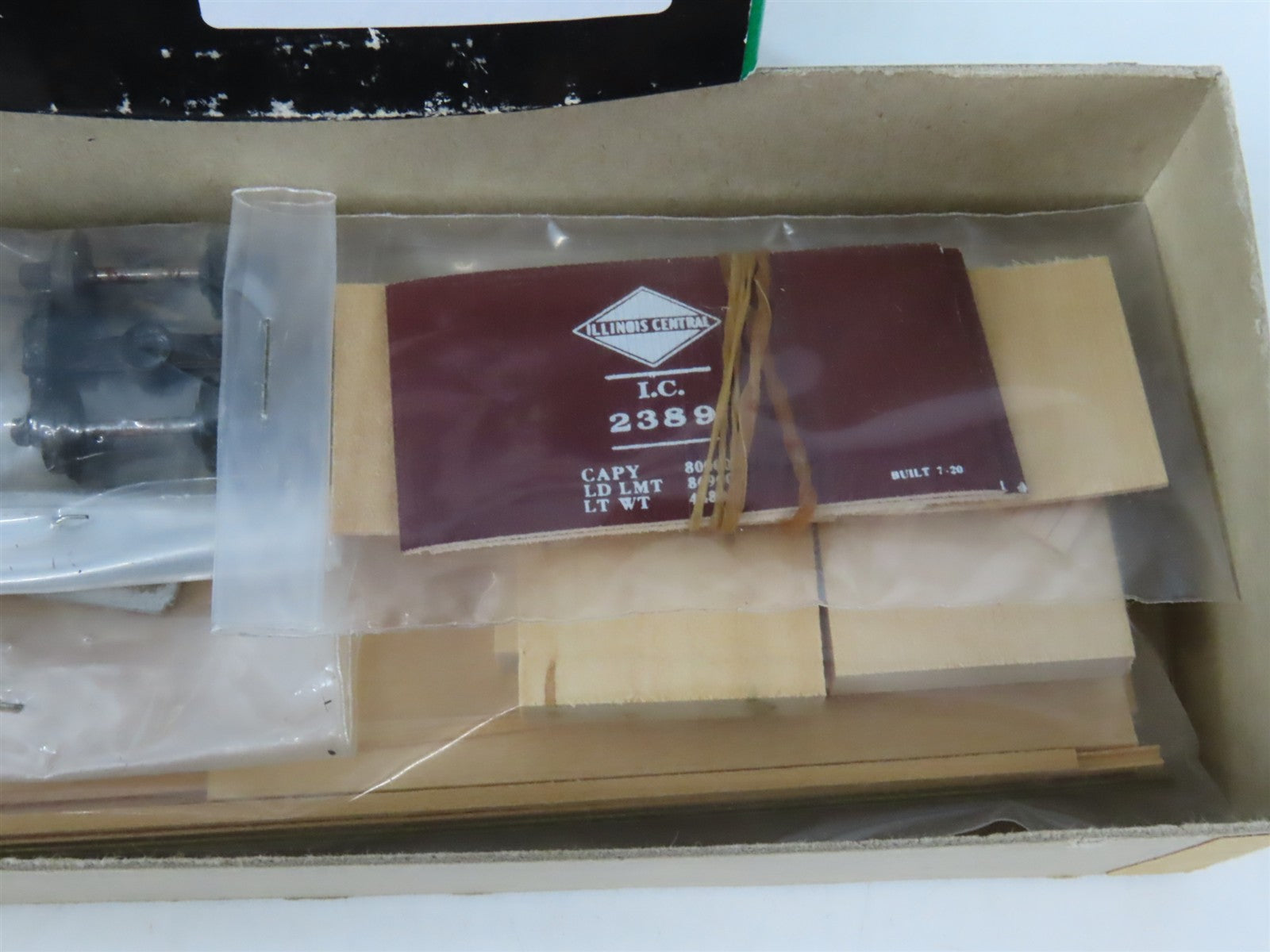 HO Scale Marker Light Models Kit IC Illinois Central Railroad Box Car #2389