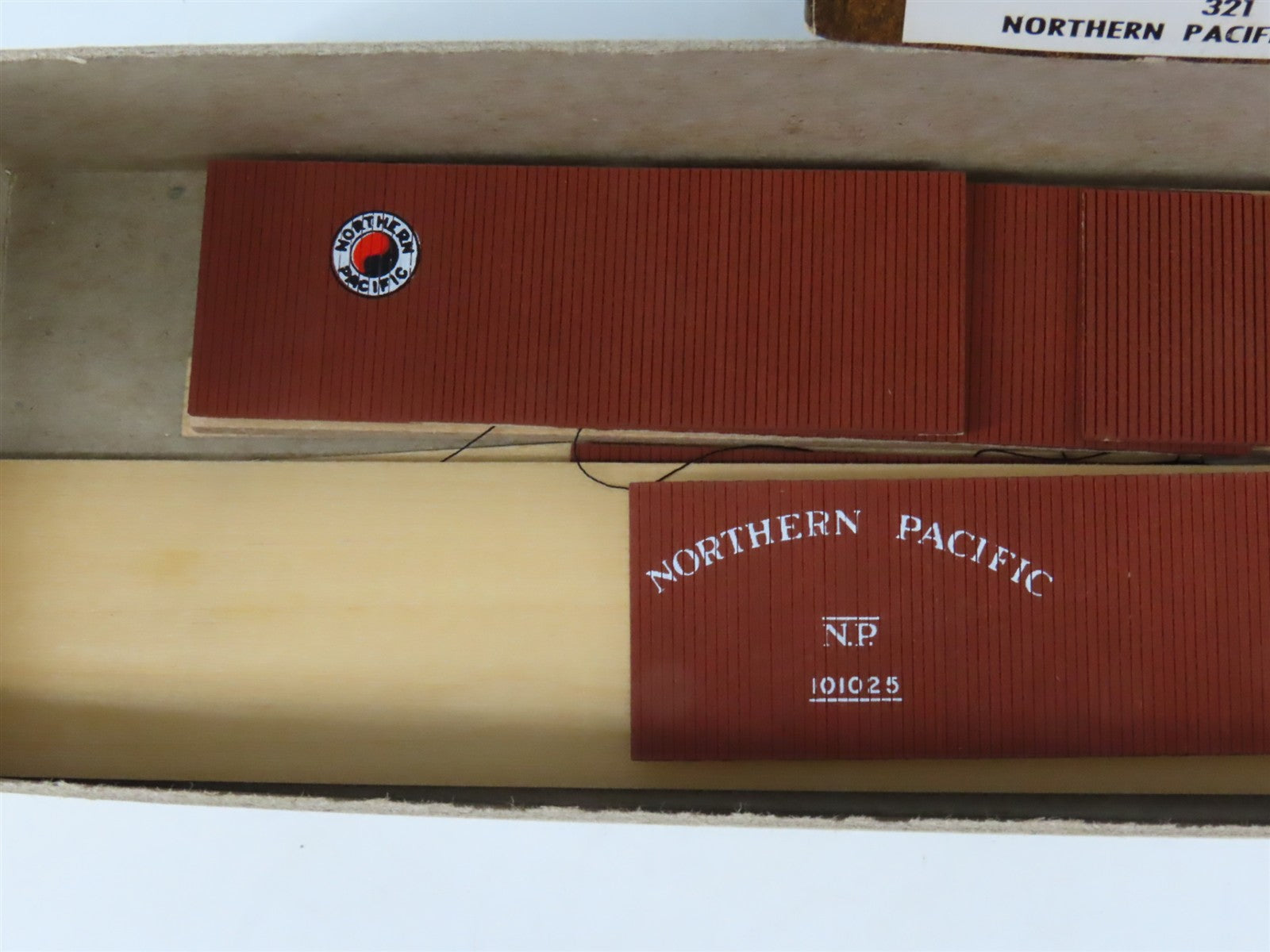 HO Scale Ye Olde Huff-N-Puff Kit 321 NP Northern Pacific 60' Box Car #101025