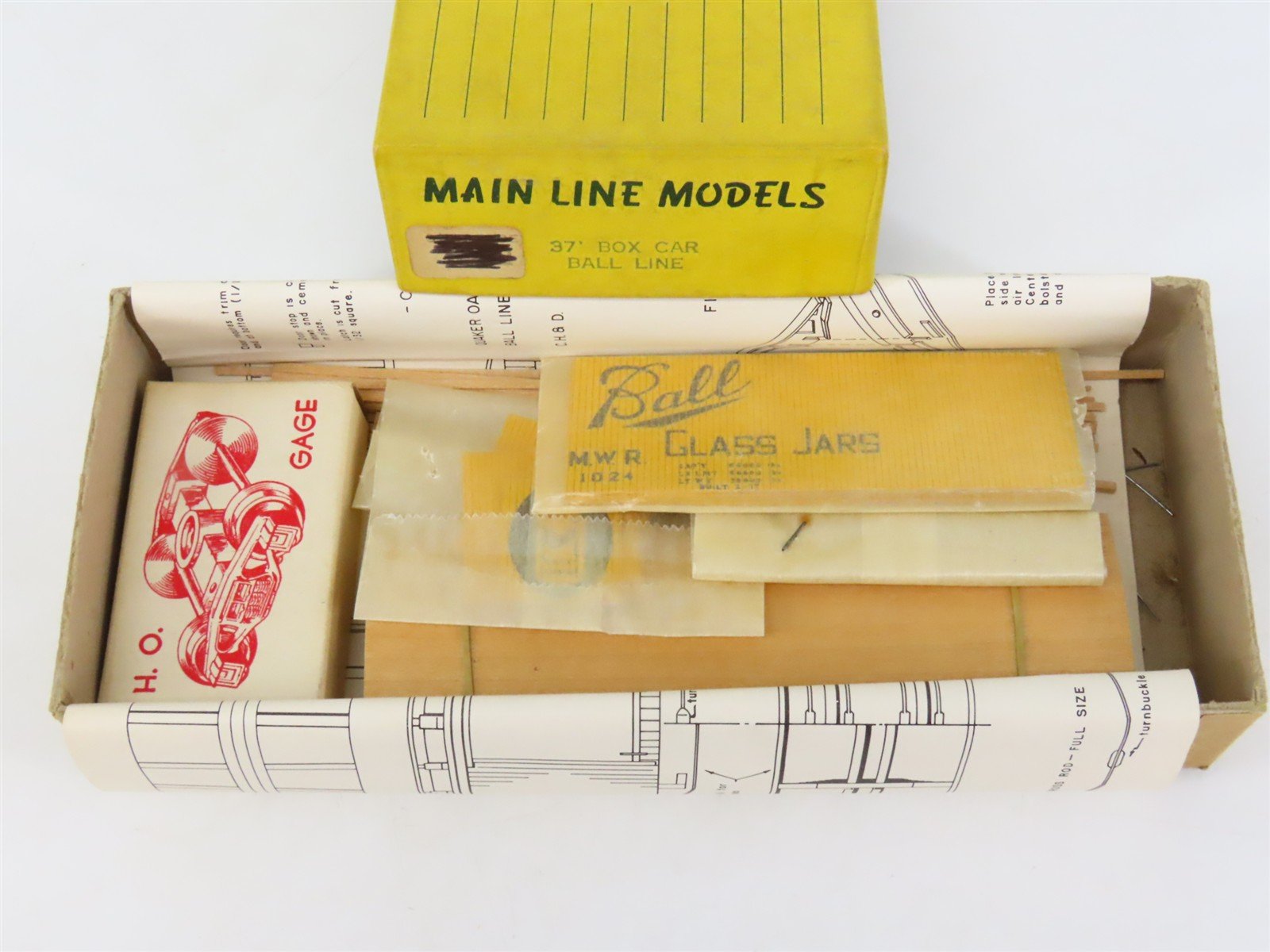 HO Scale Main Line Models Kit MWR Ball Glass Jars 37' Wood Box Car #1024