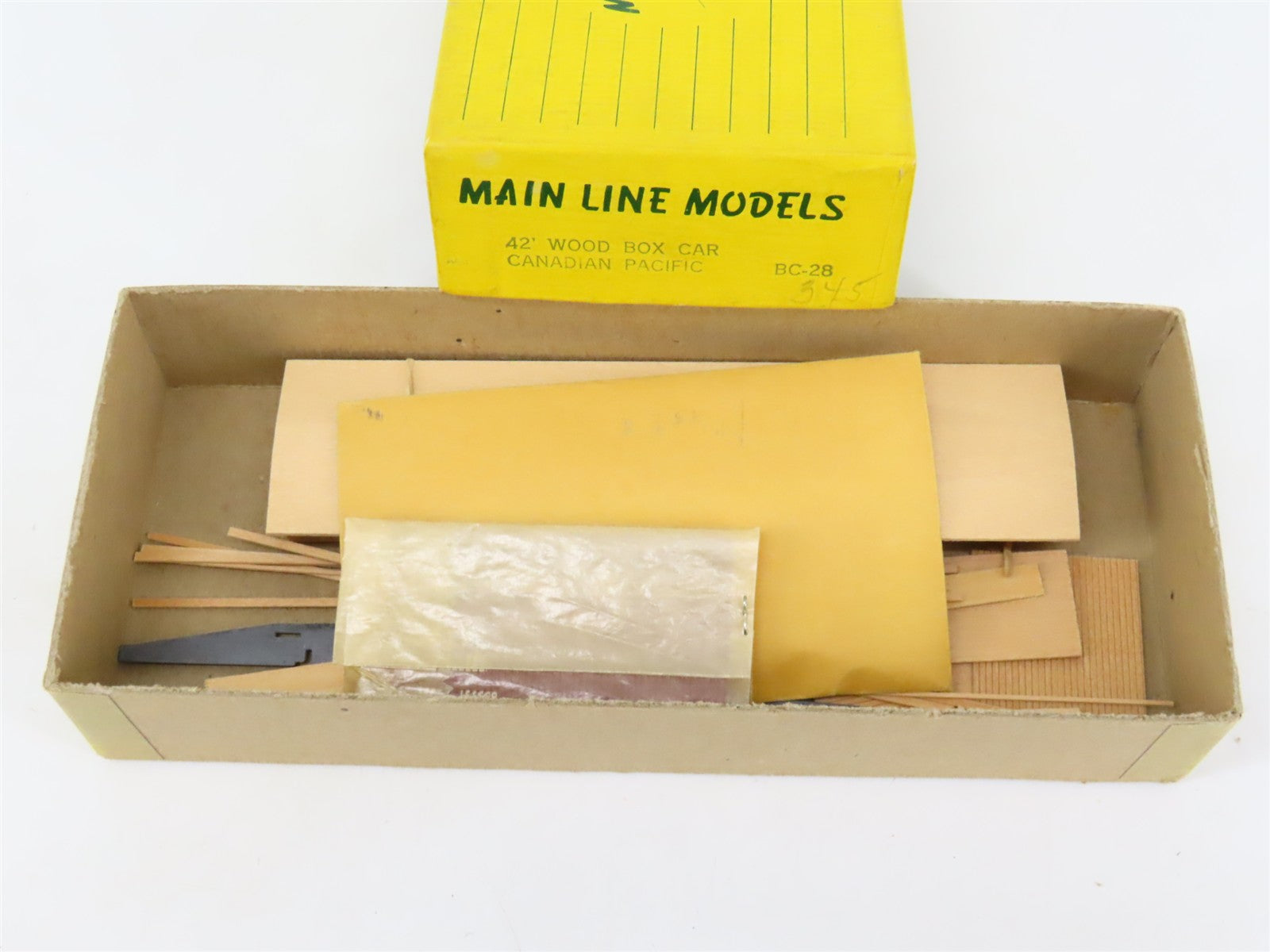 HO Scale Main Line Models Kit BC-28 CP Canadian Pacific 42' Box Car #203581