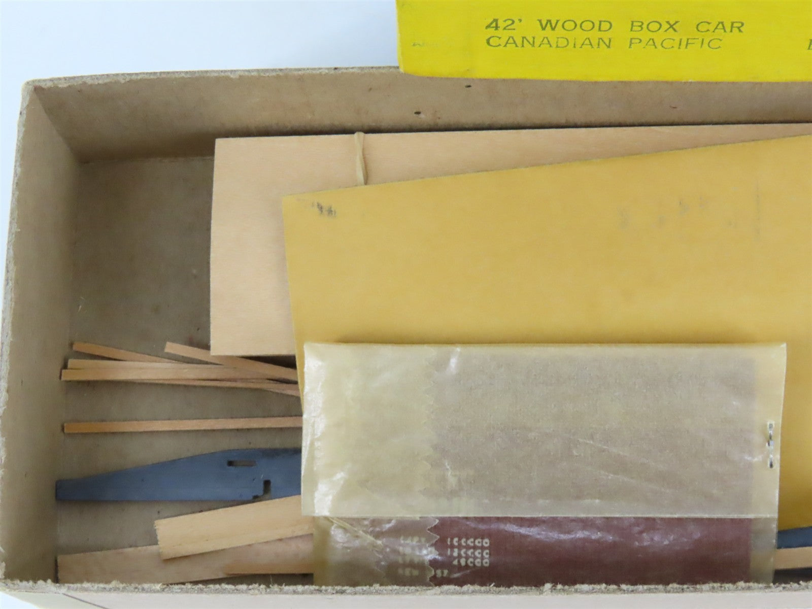 HO Scale Main Line Models Kit BC-28 CP Canadian Pacific 42' Box Car #203581