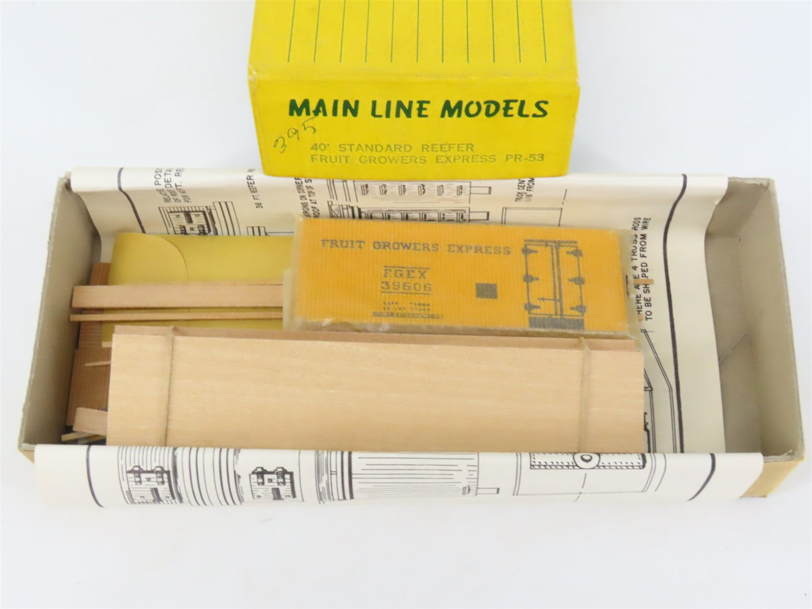 HO Scale Main Line Models Kit PR-53 FGEX Fruit Growers Express 40' Reefer #39506